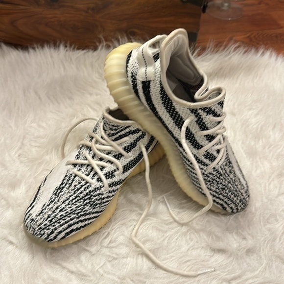 Yeezy Boost by Adidas 350 Zebra size 8 1/2 pre-owned. - Picture 7 of 8